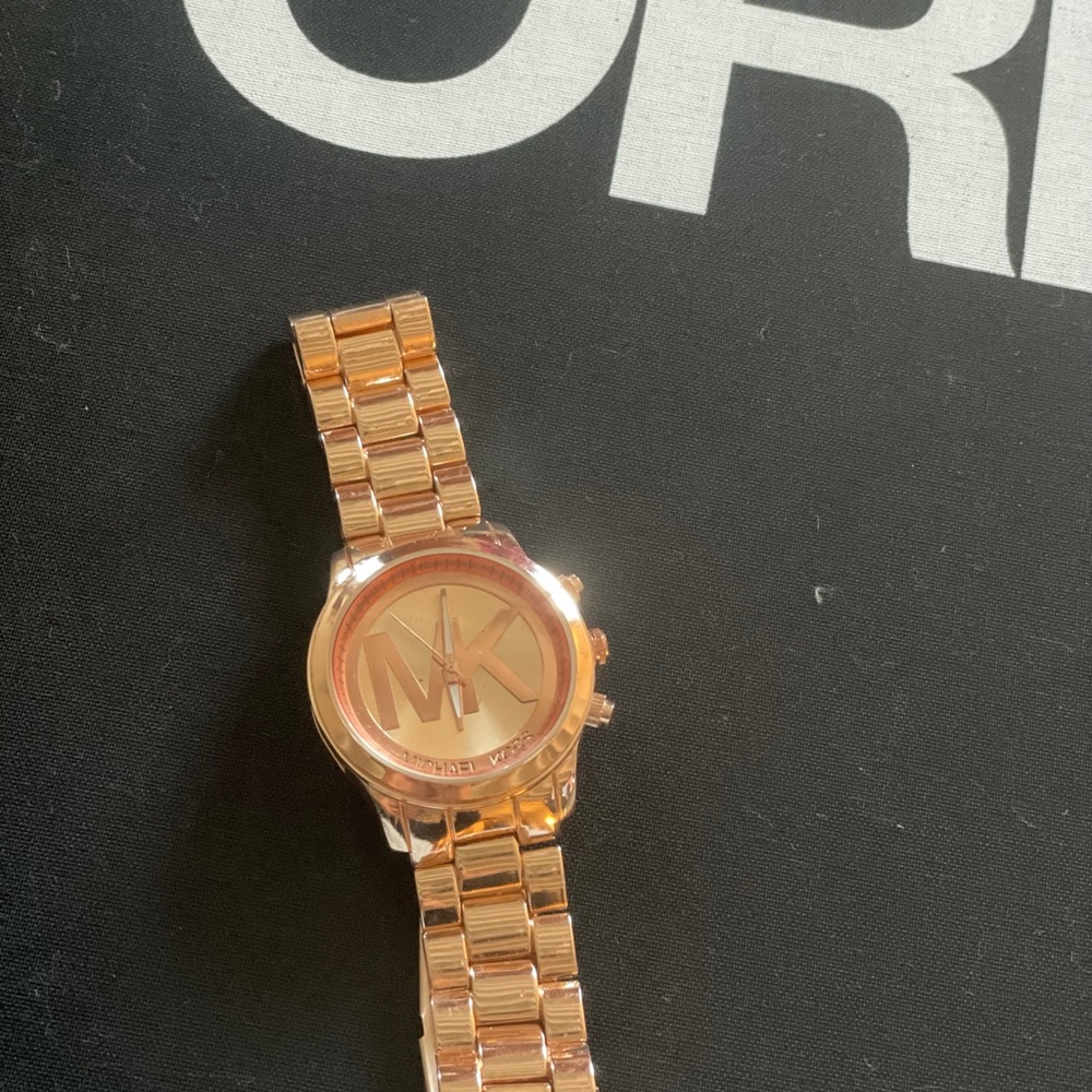 Michael kors rose gold watch